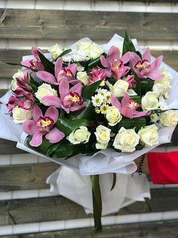 Букет цветов из: Розы и Хризантемы в Опытное Поле