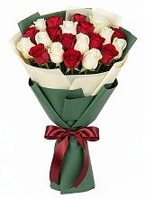 Букет Микс из красных и белых роз в Опытное Поле