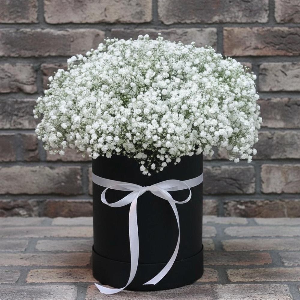 Цветочная композиция из Гипсофила в шляпной коробке в Опытное Поле