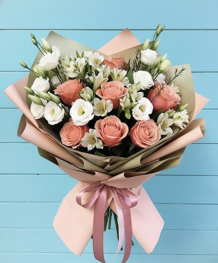 Букет цветов из: Розы, Альстромерии и Лизиантусы в Опытное Поле