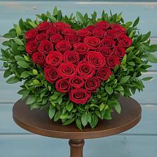 Цветочная композиция из Розы в виде сердца в Опытное Поле