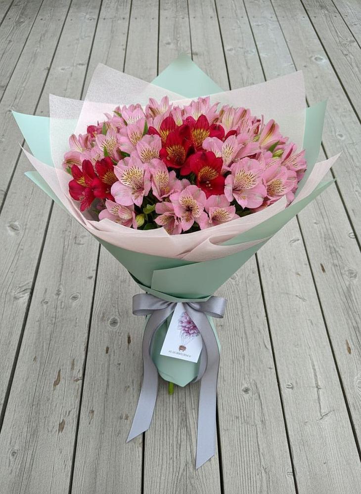 Букет цветов из: Альстромерии в Опытное Поле
