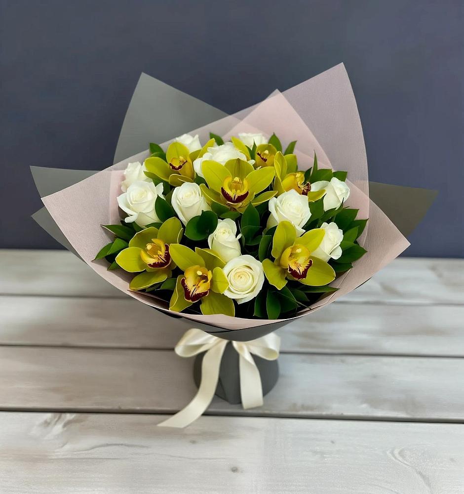 Букет цветов из: Орхидеи и Розы в Опытное Поле