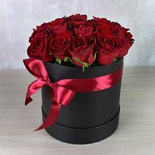 Цветочная композиция из Розы в шляпной коробке в Опытное Поле