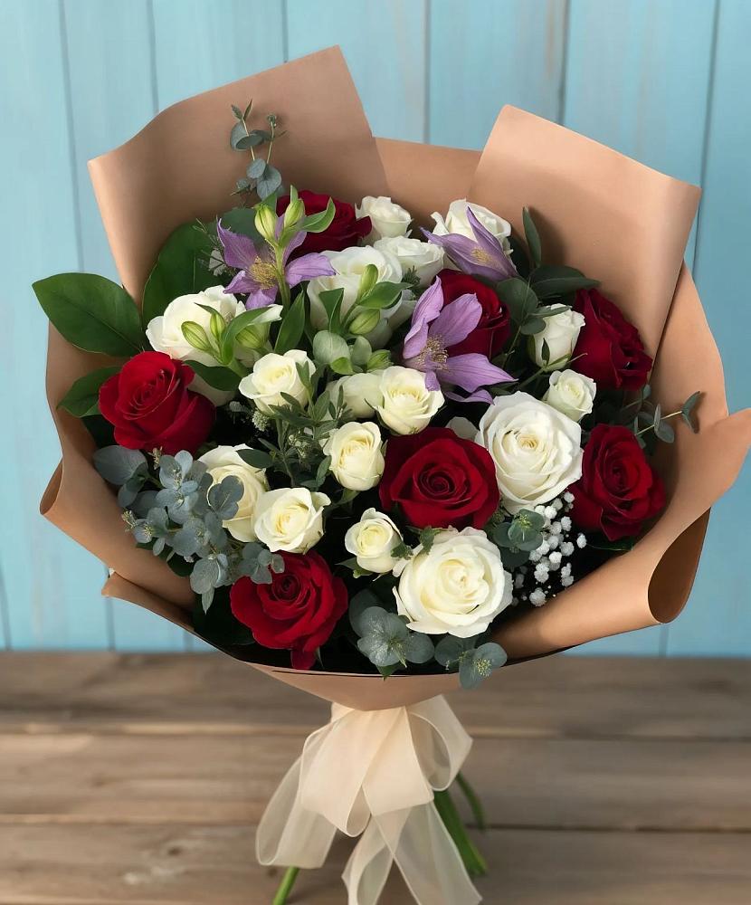 Букет цветов из: Розы и Альстромерии в Опытное Поле